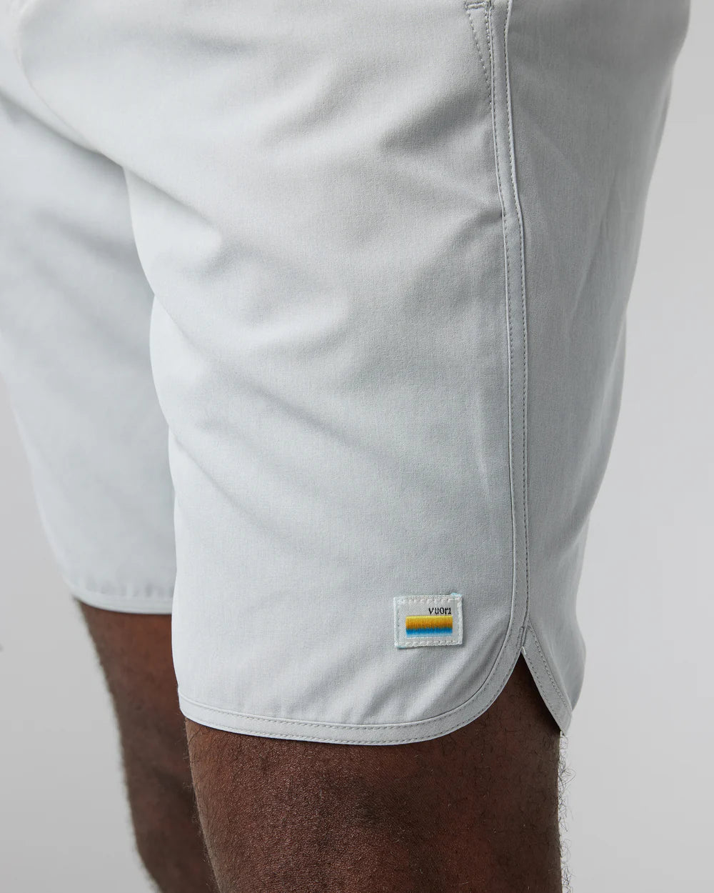 Vuori Banks Short - Sky Grey Linen Texture
