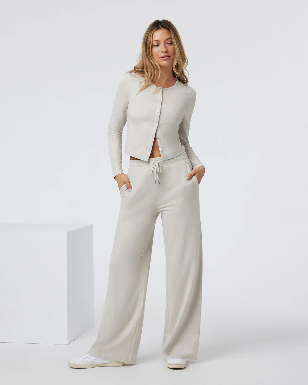 Vuori Halo Essential Wideleg Pant - Ecru Heather