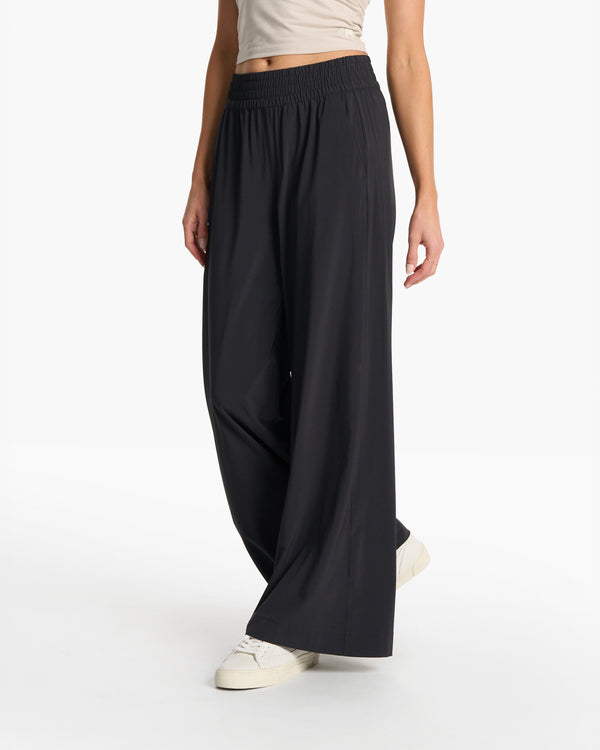 Vuori Women's Villa Wideleg Pant - Black Black