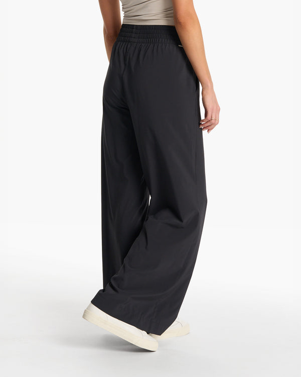 Vuori Women's Villa Wideleg Pant - Black Black