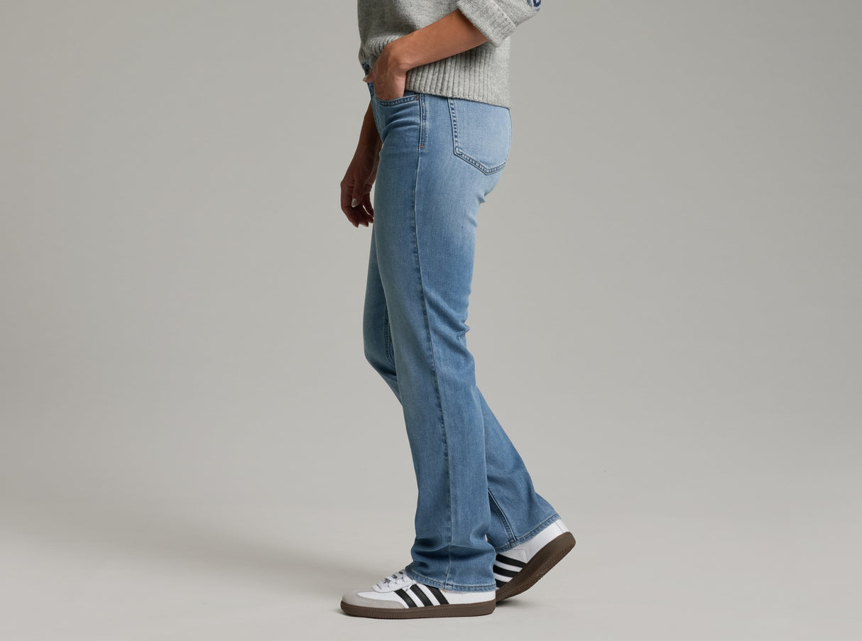 Kuhl Clothing Womens Kontour Form Straight Denim Vintage blue