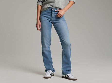 Kuhl Clothing Womens Kontour Form Straight Denim Vintage blue